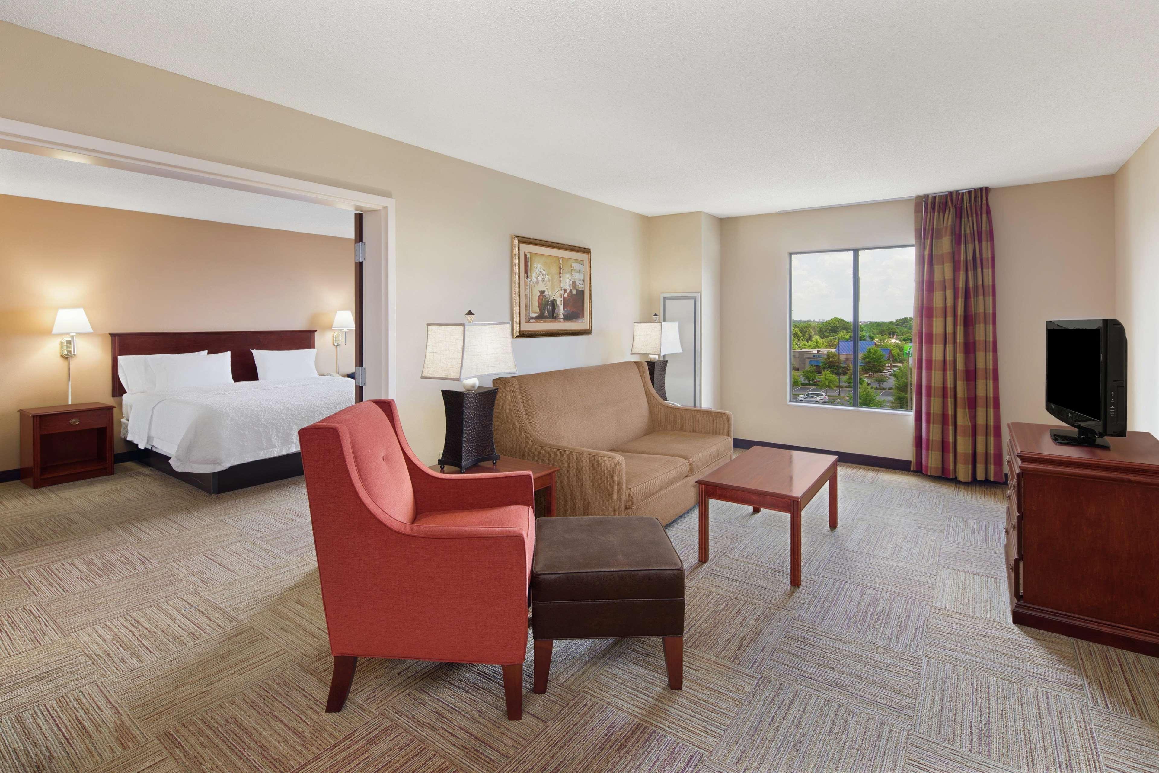 Hampton Inn Columbus-North Екстериор снимка