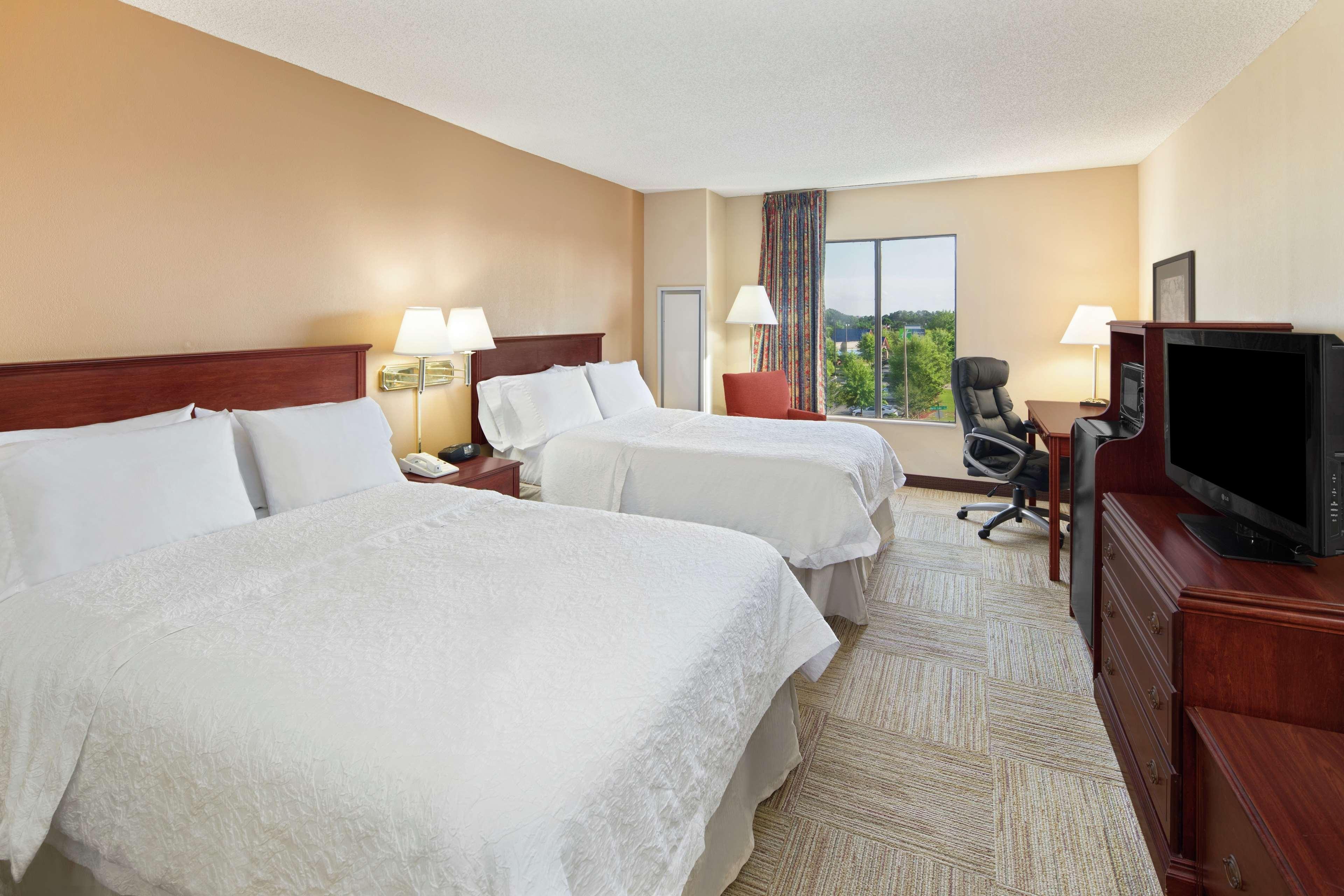 Hampton Inn Columbus-North Екстериор снимка