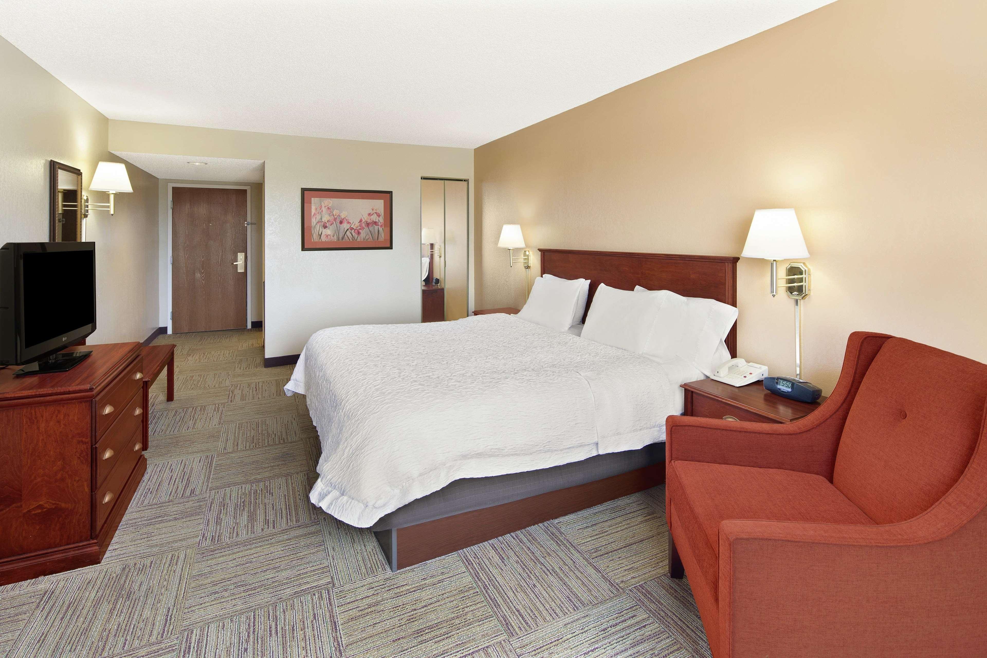 Hampton Inn Columbus-North Екстериор снимка