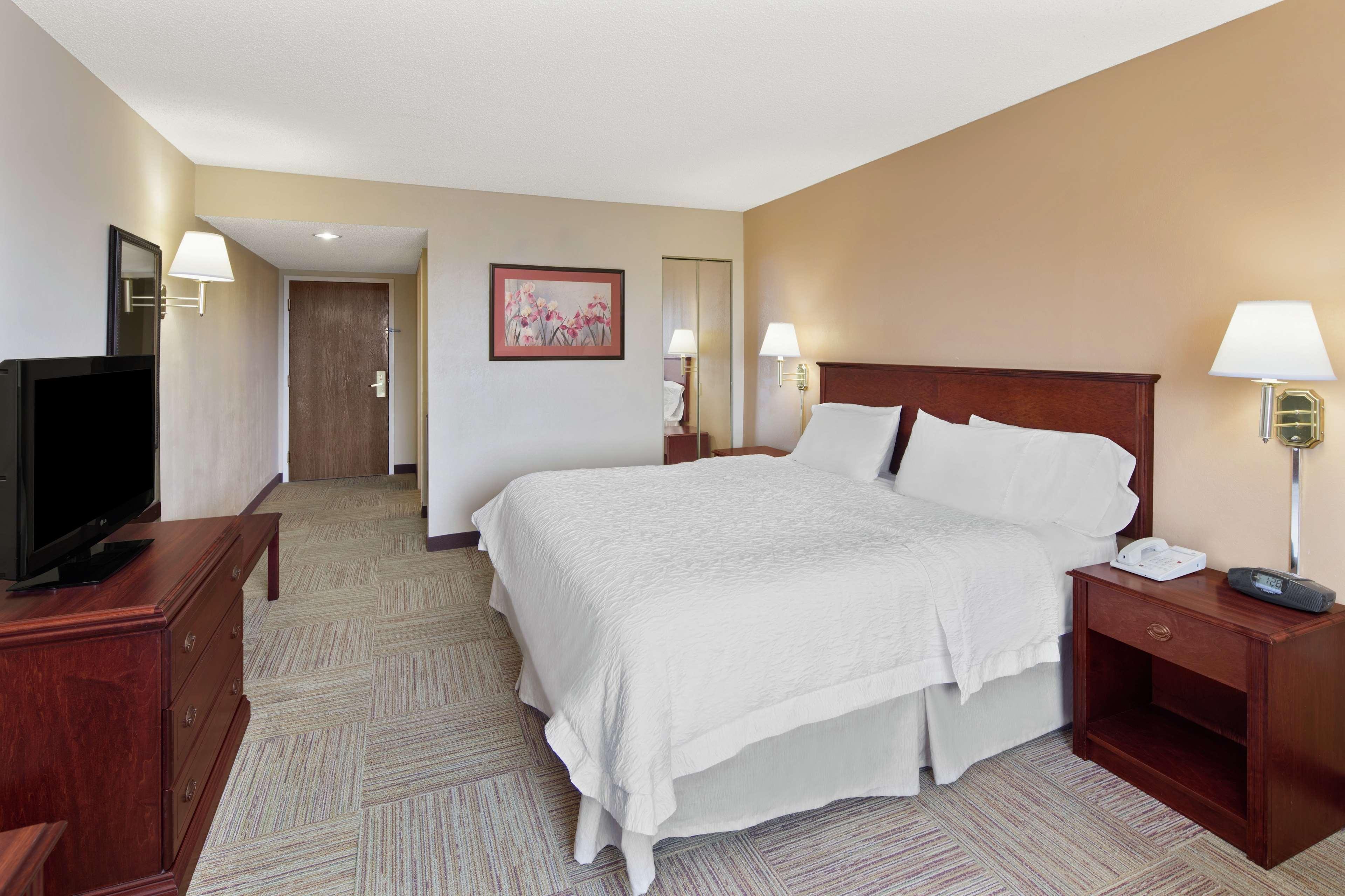 Hampton Inn Columbus-North Екстериор снимка