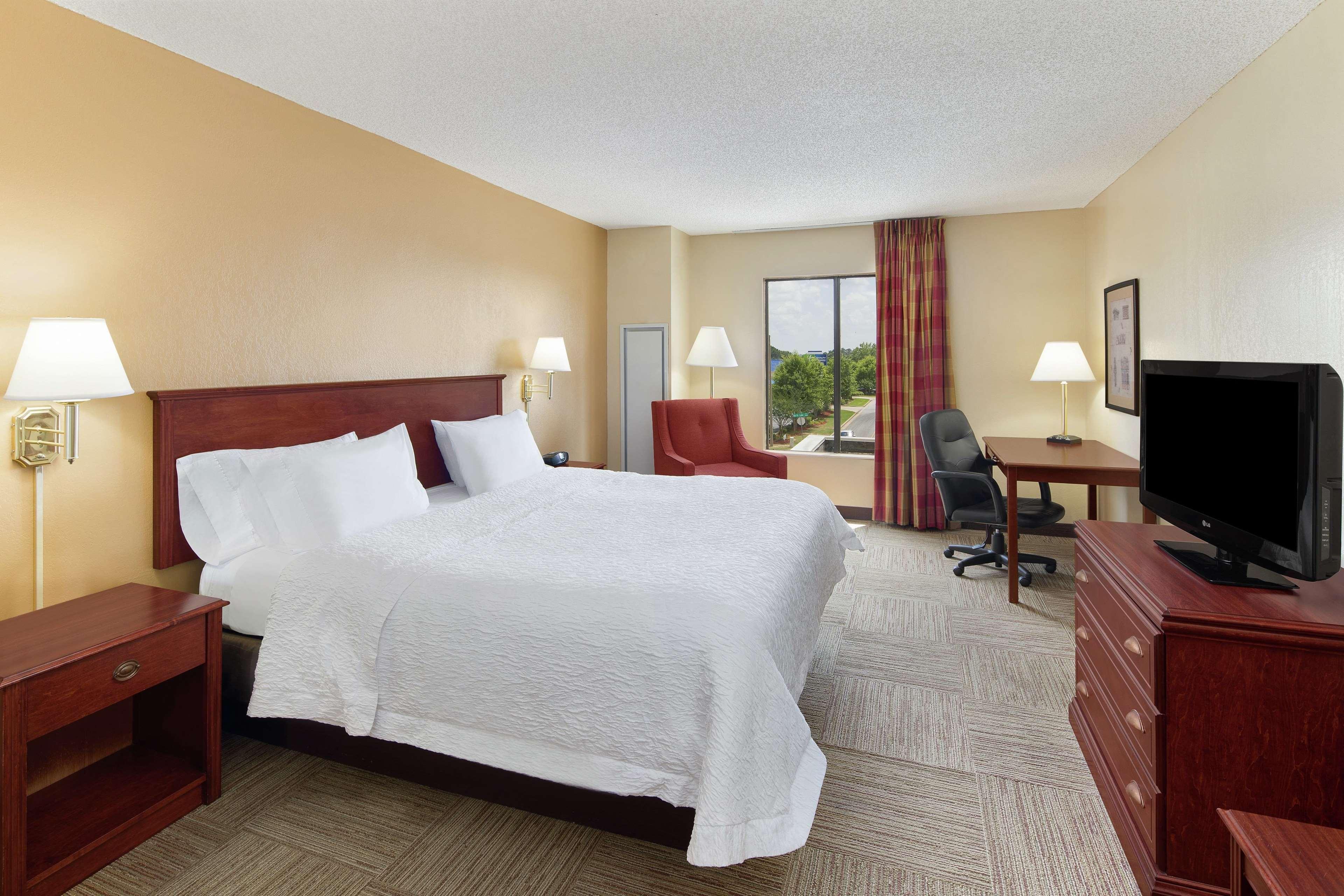 Hampton Inn Columbus-North Екстериор снимка