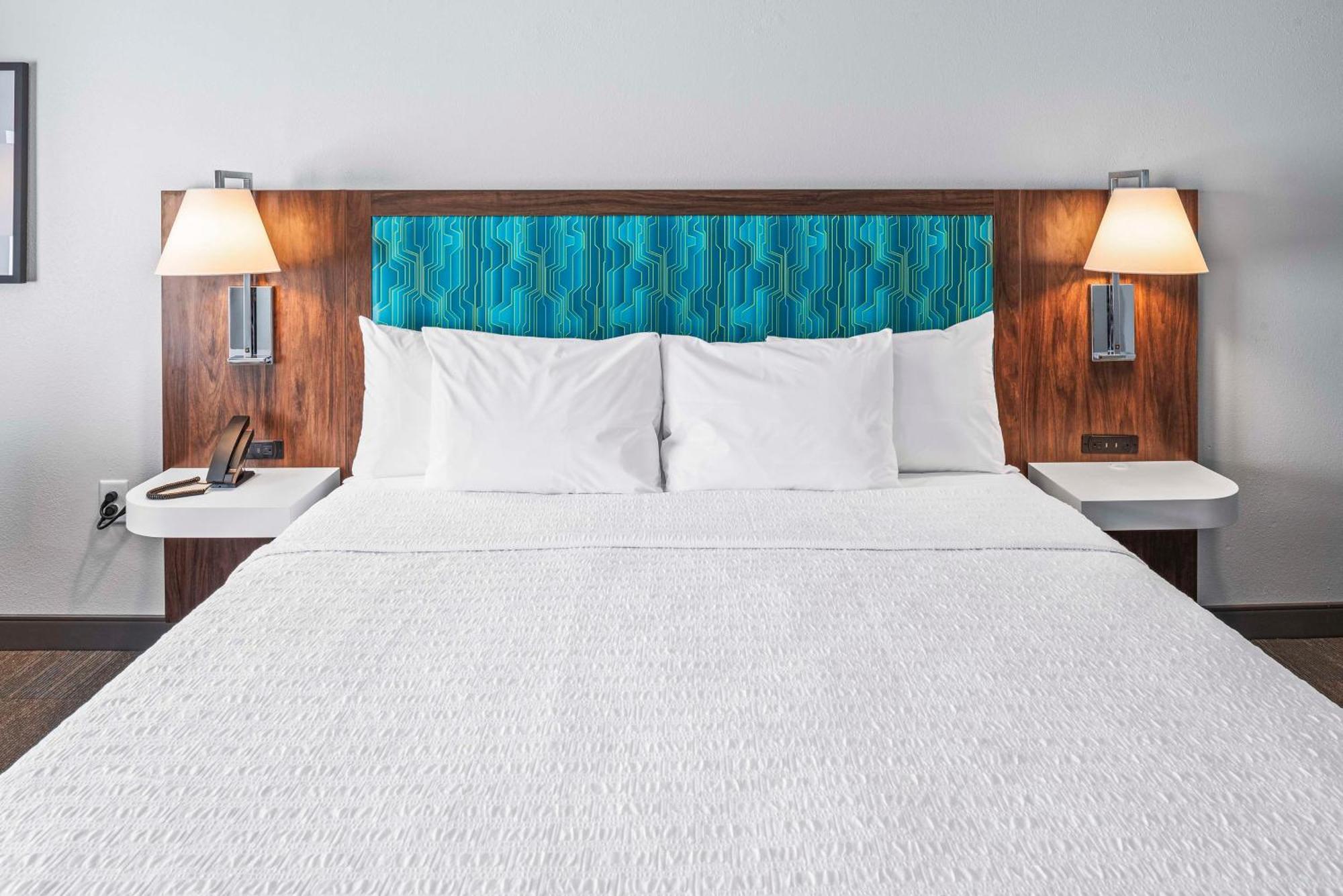 Hampton Inn Columbus-North Екстериор снимка