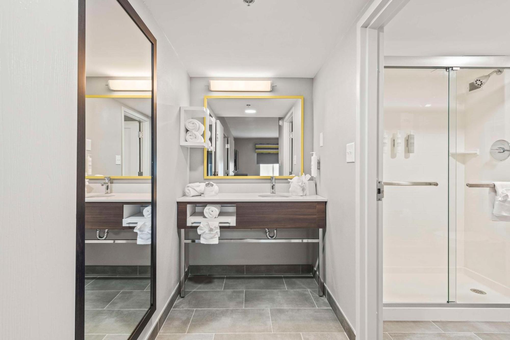 Hampton Inn Columbus-North Екстериор снимка