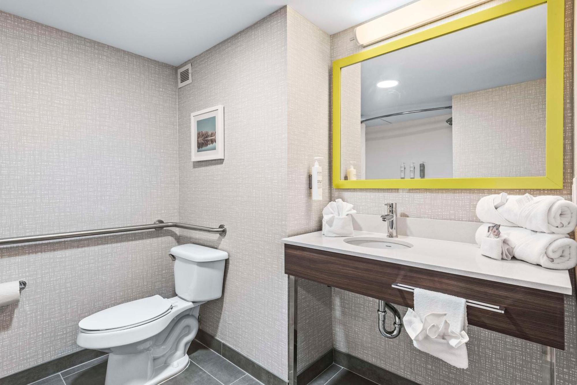 Hampton Inn Columbus-North Екстериор снимка