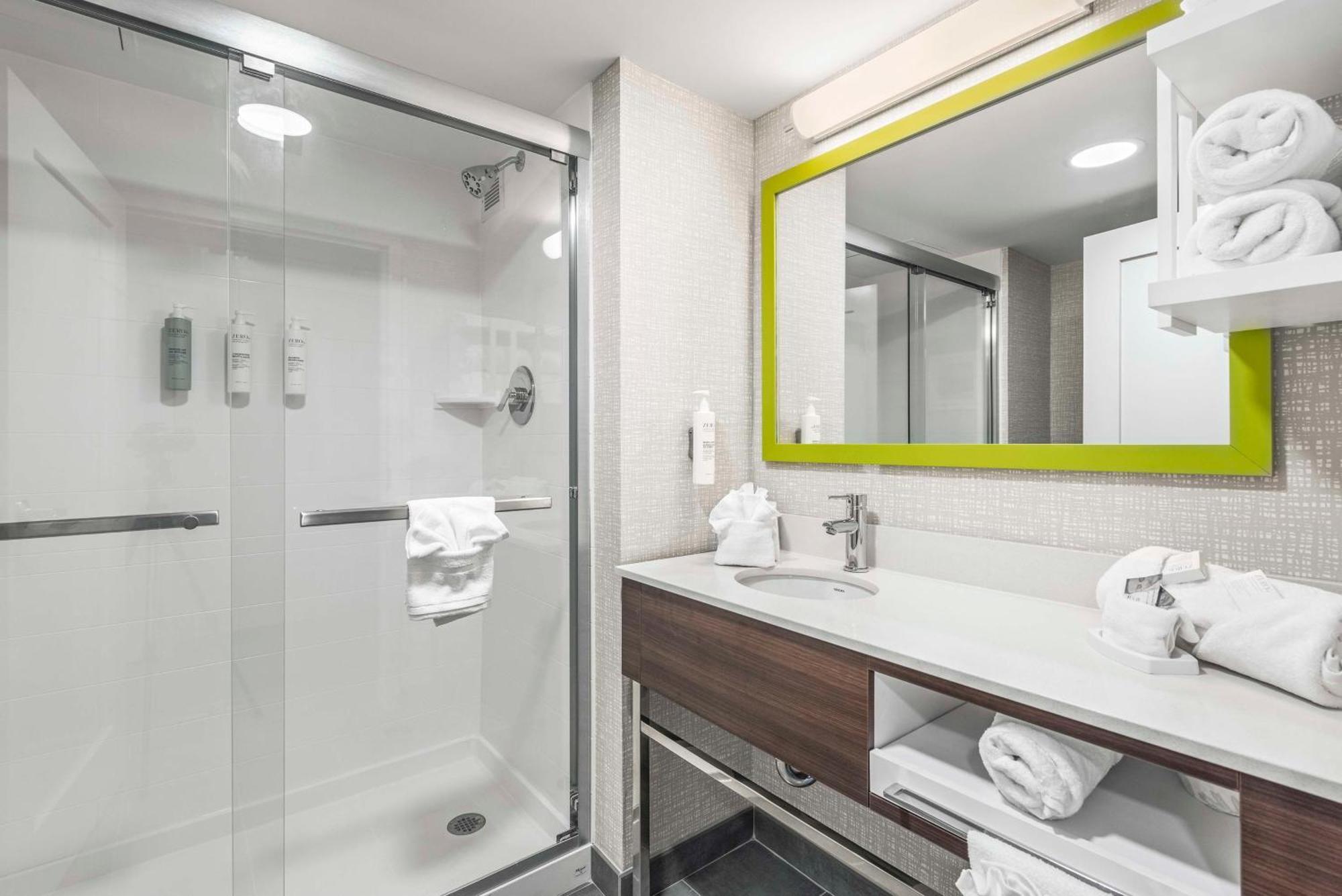 Hampton Inn Columbus-North Екстериор снимка