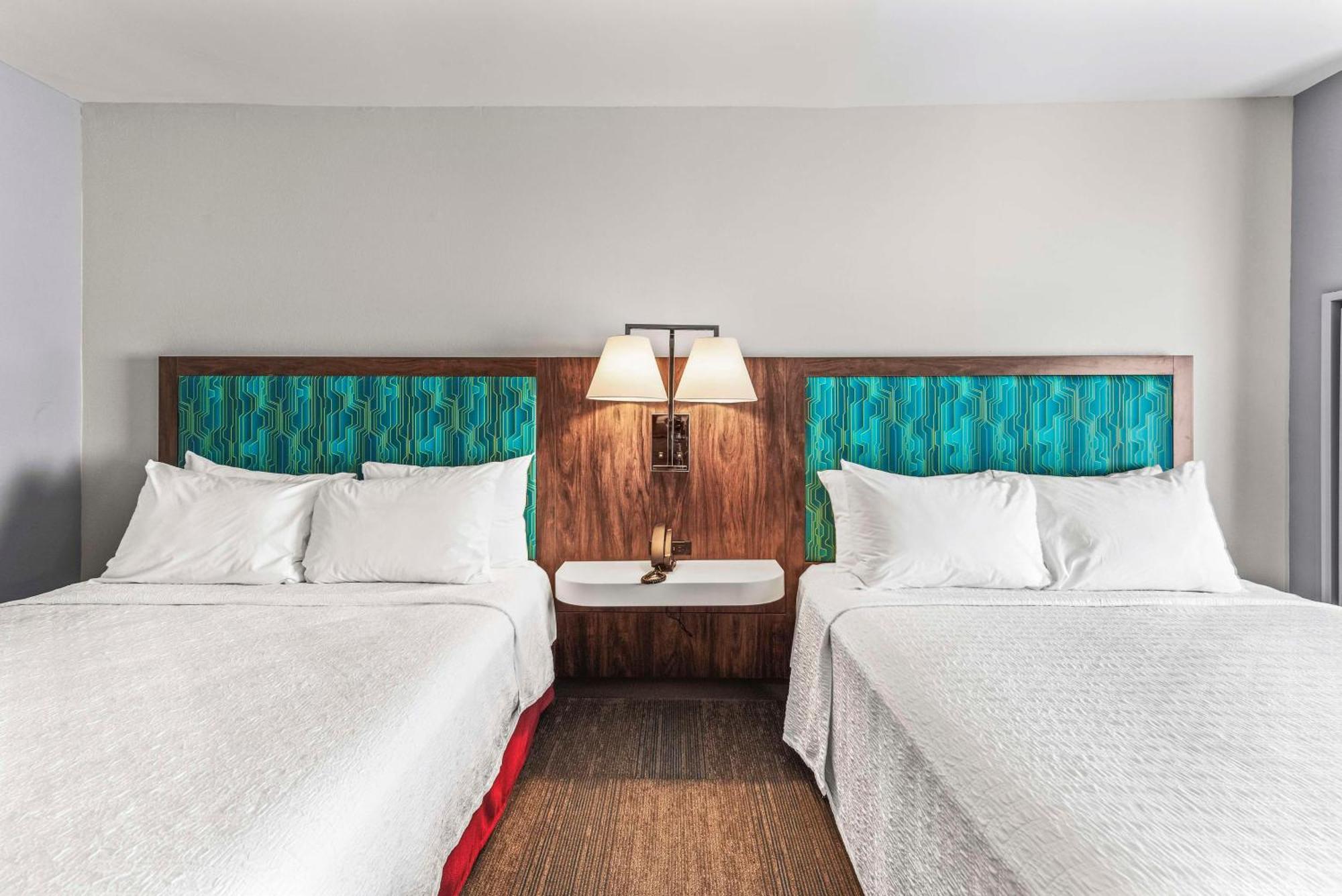 Hampton Inn Columbus-North Екстериор снимка