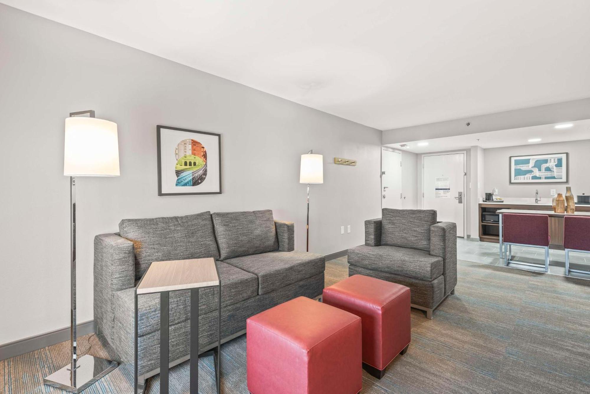 Hampton Inn Columbus-North Екстериор снимка