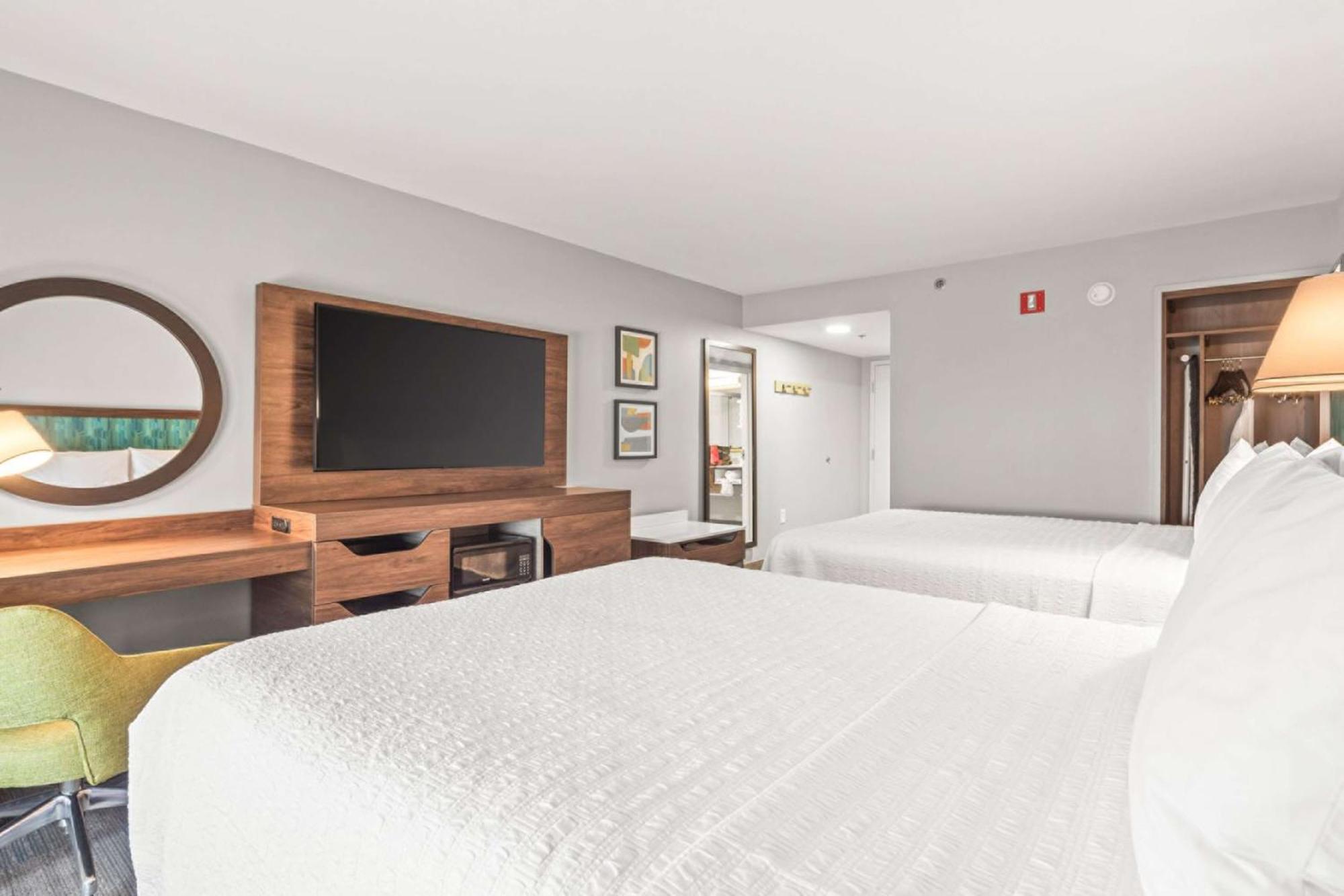 Hampton Inn Columbus-North Екстериор снимка