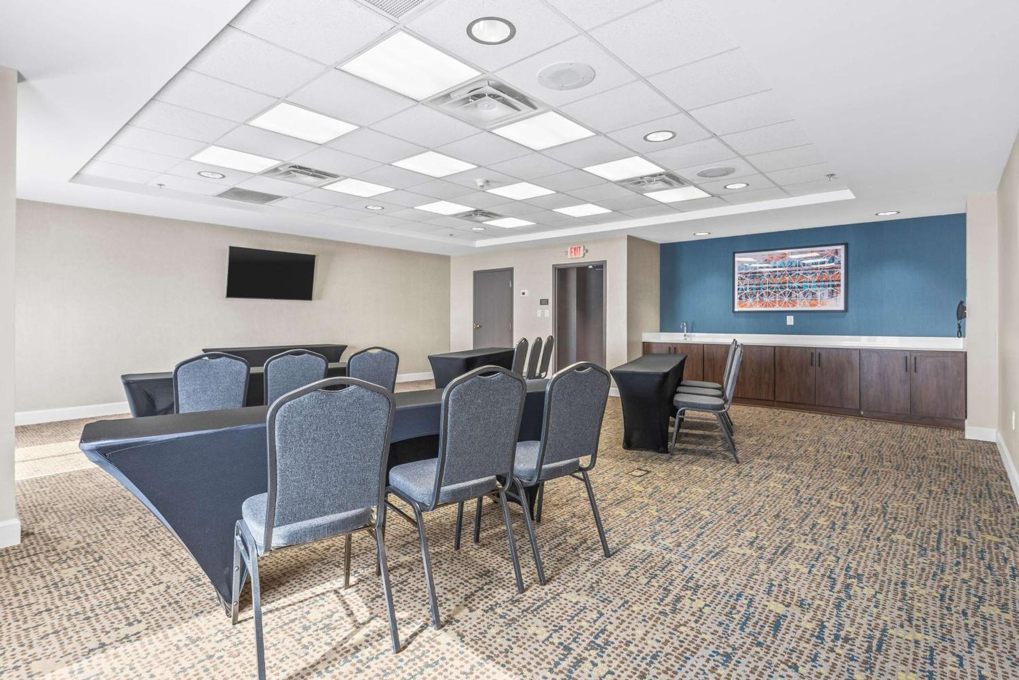 Hampton Inn Columbus-North Екстериор снимка