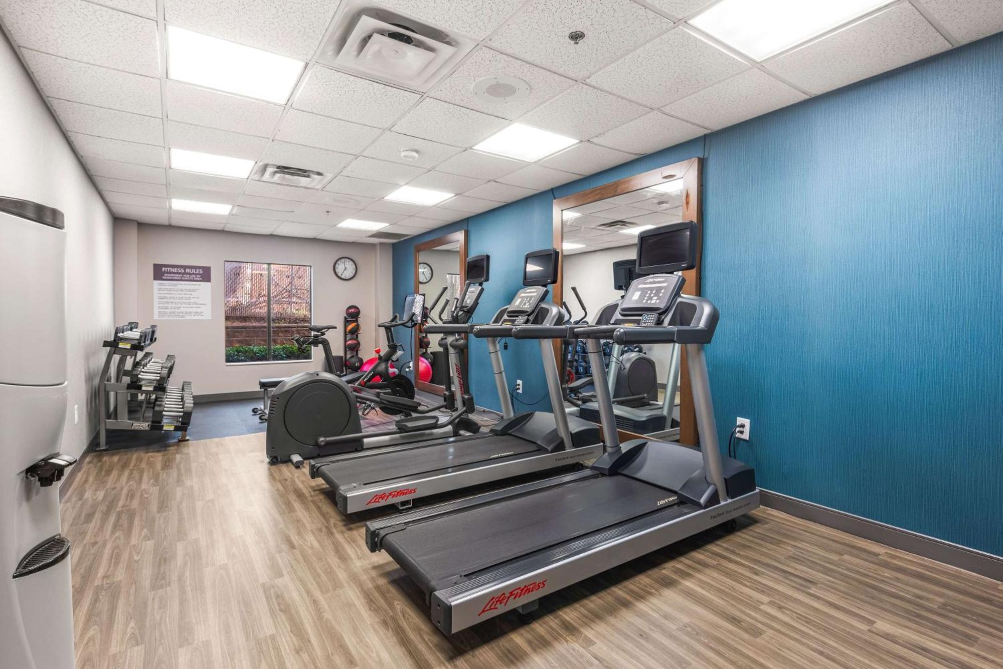 Hampton Inn Columbus-North Екстериор снимка