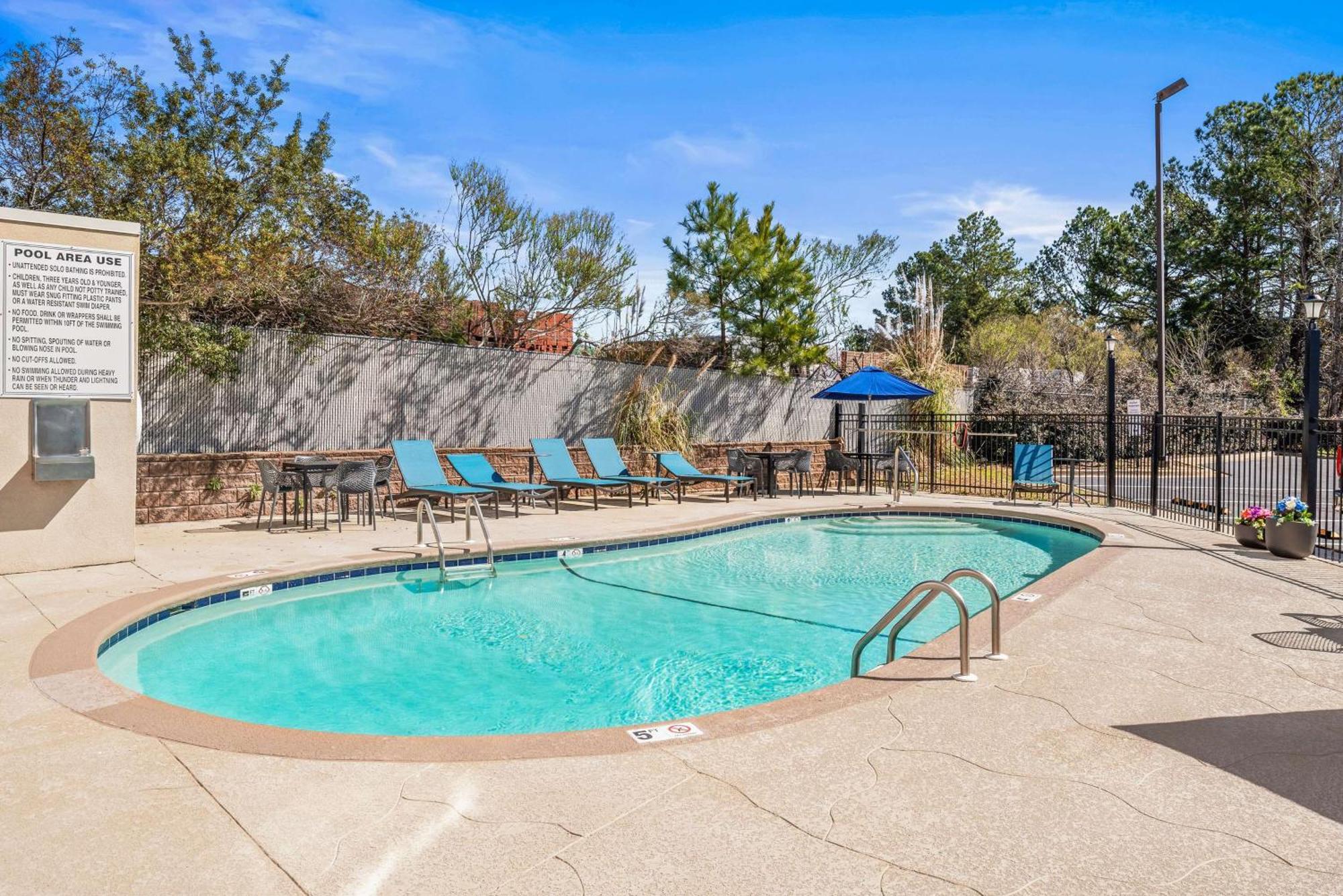 Hampton Inn Columbus-North Екстериор снимка