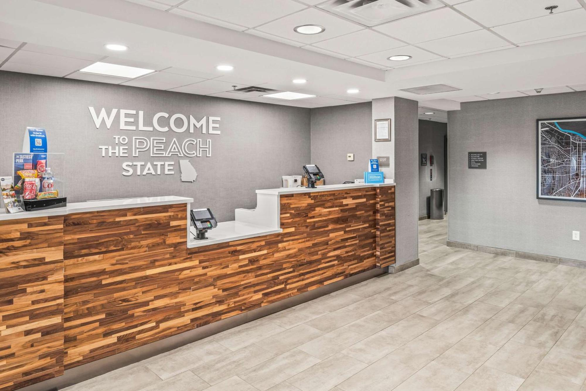 Hampton Inn Columbus-North Екстериор снимка