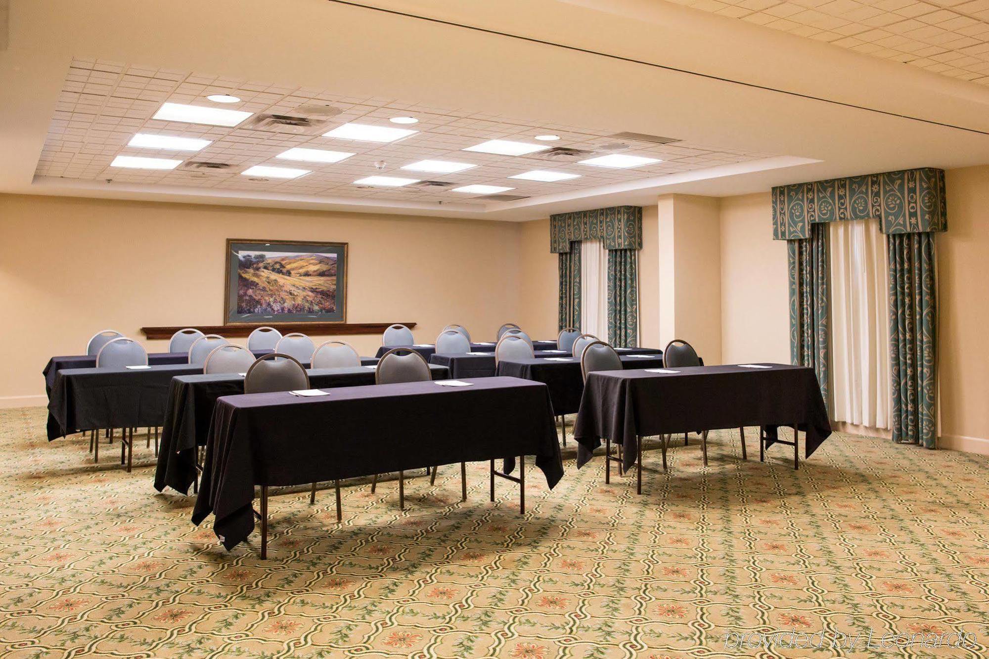Hampton Inn Columbus-North Екстериор снимка