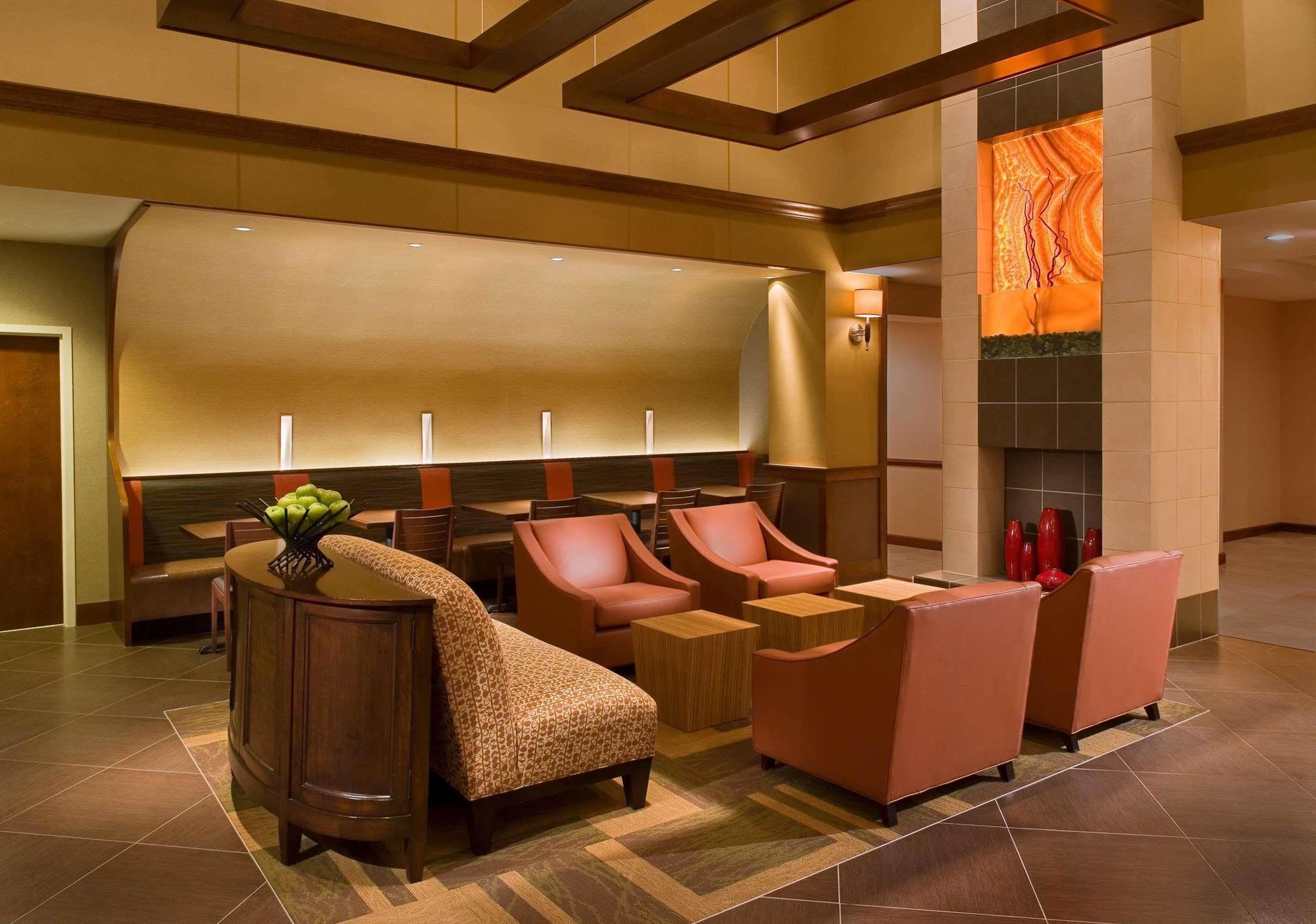 Hampton Inn Columbus-North Екстериор снимка