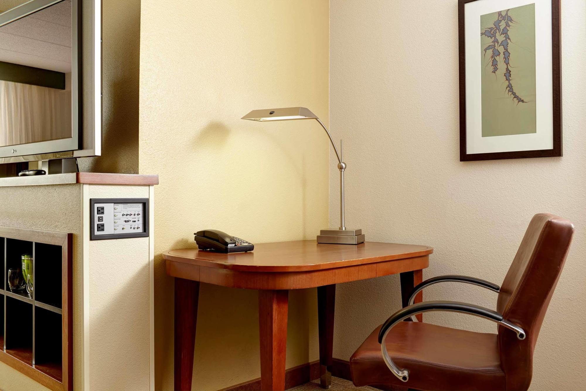 Hampton Inn Columbus-North Екстериор снимка